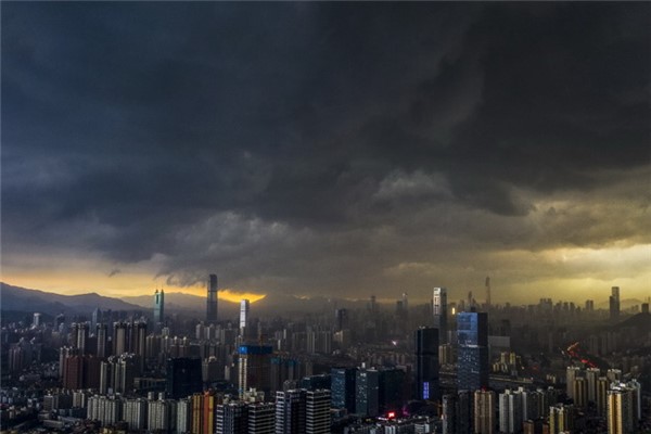 什么是强对流天气：一般有雷暴现象（特点为短急快）