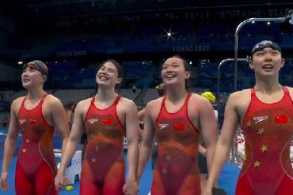 中国女子4x200米自由泳接力夺冠：第14金(破世界记录)