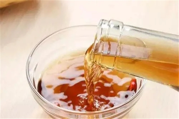 没有料酒用什么代替：啤酒（根据不同菜品搭配）