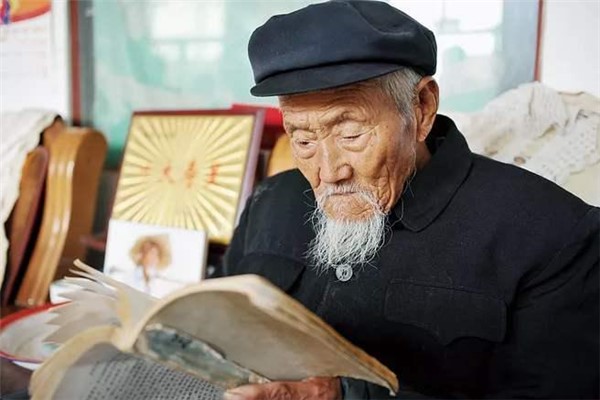 世界上最奇特的人:活的最久的男性女性(都在日本)