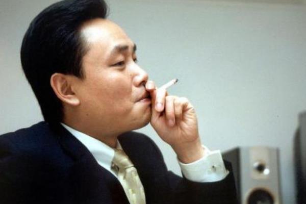 黄光裕进去的根本原因:三罪并罚判14年(或因操纵股票)