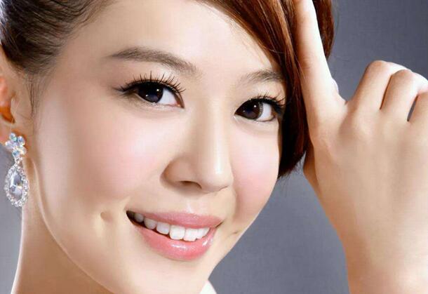 高鼻梁女人天生很旺夫？事业心重不急躁稳中求进富贵易得