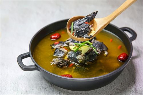 乌骨鸡是发物吗 哪类人群不可以喝乌骨鸡汤