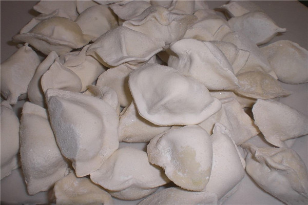 冻饺子跟冷水一起下吗 煮饺子不破的方法