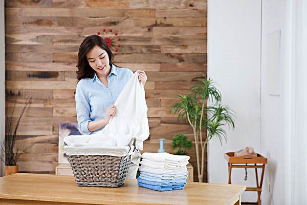 衣服上白色硬卵怎么消除 预防衣服上白色硬卵的办法
