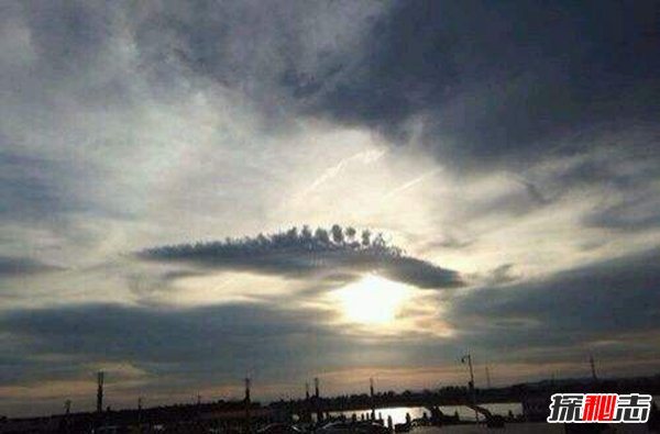 天空上出现6个天兵天将 网友拍下图片证明（网友p图恶搞）