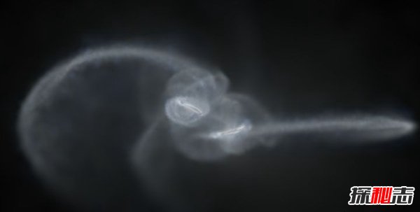 老鼠星系：两只"老鼠"合体而成,距地3亿光年