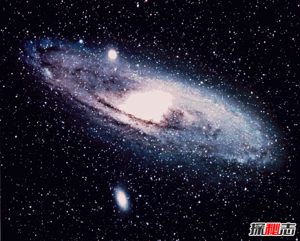 椭圆星系之谜,内部可能有外星人的存在(年老色衰)