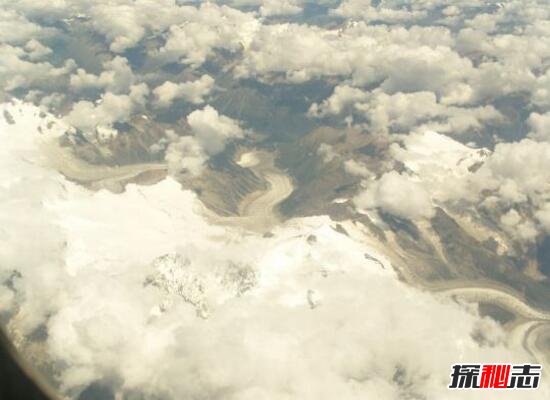 西藏雪山高空拍到两条真龙，西藏龙藏身在冰川之中(云彩)